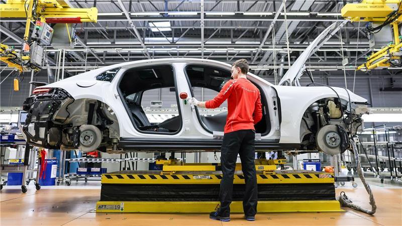 Das sind die Hauptsorgen der deutschen Premium-Autobauer Porsche will in den kommenden Jahren rund 1.900 Stellen streichen - und verhandelt bereits über das nächste Sparprogramm. (Archivbild)