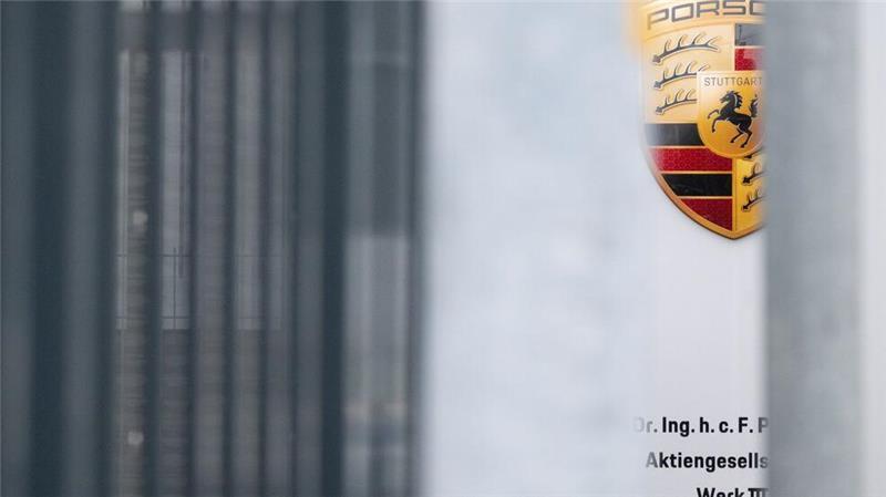 Porsche will zig Millionen Euro in neue Verbrenner-Fahrzeuge stecken. (Archivbild)
