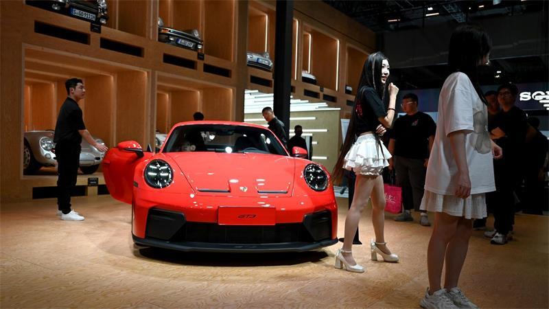Welche Folgen Chinas Luxussteuer für deutsche Autobauer hat Porsche zur Luxussteuer: Einzelne Derivate betroffen. (Archivbild)