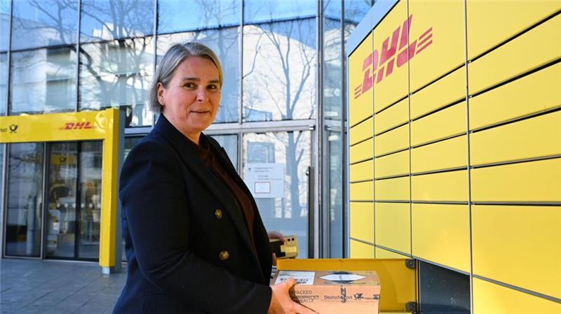 Post-Deutschlandchefin Nikola Hagleitner hält viel von Paketautomaten - die nutzt sie bisweilen auch selbst, um privat bestellte Pakete abzuholen. (Archivbild)