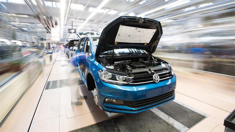 Ausfall der Lenkung droht: VW ruft diese Automodelle zurück Potenziell von dem Problem betroffen: der VW Touran. (Archivbild)