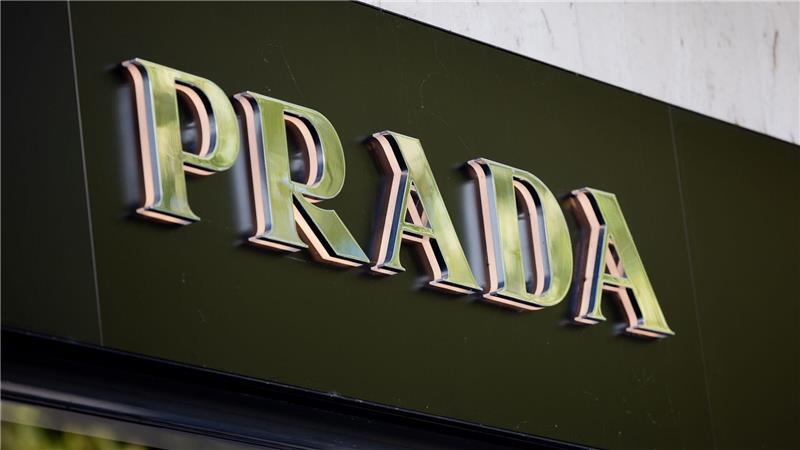 Prada übernimmt den Konkurrenten Versace komplett. (Archivbild)