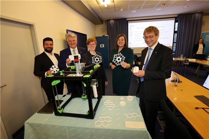 Papier statt Plastik: So macht die TU Hamburg 3D-Druck nachhaltig Präsentation des Forschungsprojekts. Foto: TUHH
