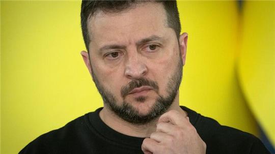 Präsident Wolodymyr Selenskyj fordert den Westen erneut zu mehr finanzieller und militärischer Hilfe auf.