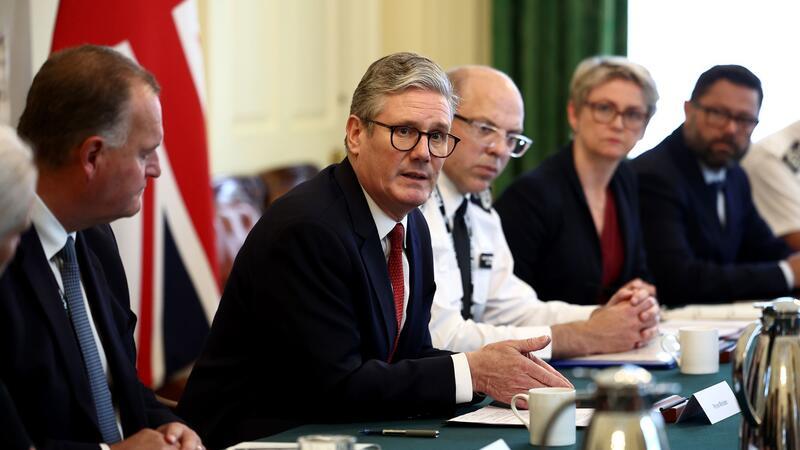 Premier Starmer sicherte der Polizei die Rückendeckung seiner Regierung zu.