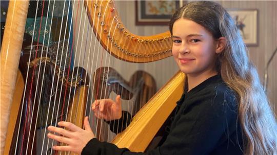 Premiere für Helene Schmiech aus Beckdorf: Die zwölfjährige Harfenistin nimmt zum ersten Mal am Regionalwettbewerb von Jugend musiziert teil.