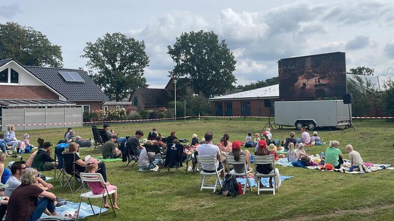 Premiere von Apensens Open-Air-Kino im Bürgerpark im vergangenen Jahr.