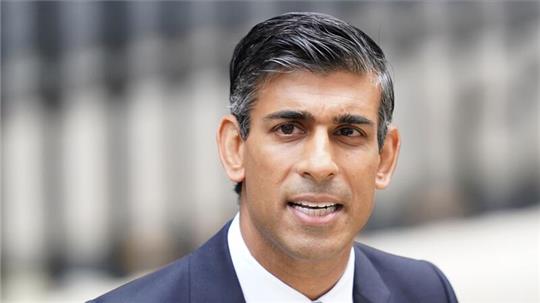 Premierminister Rishi Sunak hat in der eigenen Partei einen schweren Stand.