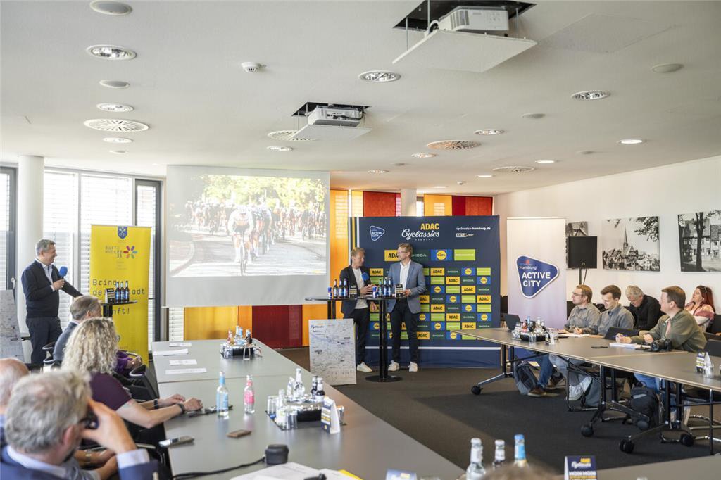 Pressekonferenz im Buxtehuder Stadthaus.