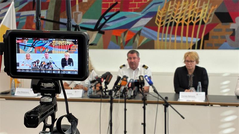 Tödliche Schüsse in Stade: Das ist die Vorgeschichte der Bluttat Pressekonferenz im Kreishaus mit Polizei, Staatsanwaltschaft und Innenministerin Daniela Behrens.