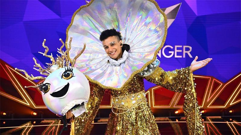 „The Masked Singer“: Stefan Mross und Prince Damien enthüllt Prince Damien performte den Song „I Have Nothing“ von Whitney Houston.