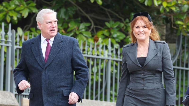 „Genug ist genug“ - Der tiefe Fall von Prinz Andrew Prinz Andrew und seine Ex-Frau Sarah. (Archivbild)