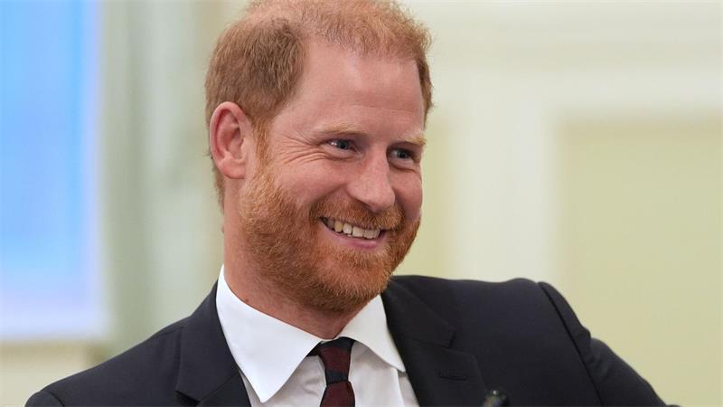 Prinz Harry ist der zweite Sohn von König Charles und der 1997 gestorbenen Prinzessin Diana. 