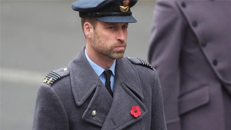 Kate kehrt nach Chemotherapie auf öffentliche Bühne zurück Prinz William in Uniform. Die Zeremonie am zentralen Kriegerdenkmal Cenotaph im Regierungsviertel gehört zu den wichtigsten Terminen im royalen Kalender.