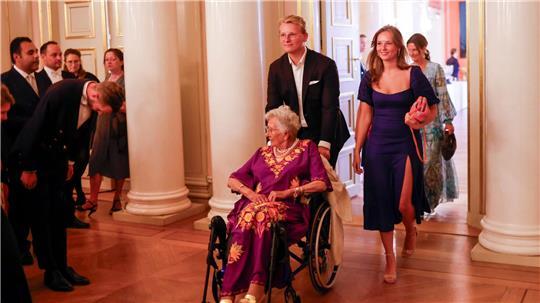 Prinzessin Astrid (v) musste wegen einer Lungenentzündung behandelt werden. (Archivbild). 