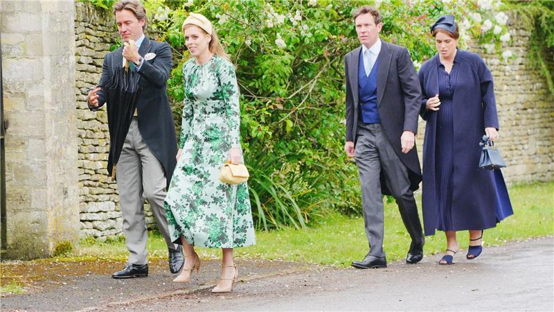 Neffe von König Charles heiratet Krankenschwester Prinzessin Beatrice und Prinzessin Eugenie reisten nach Kemble.