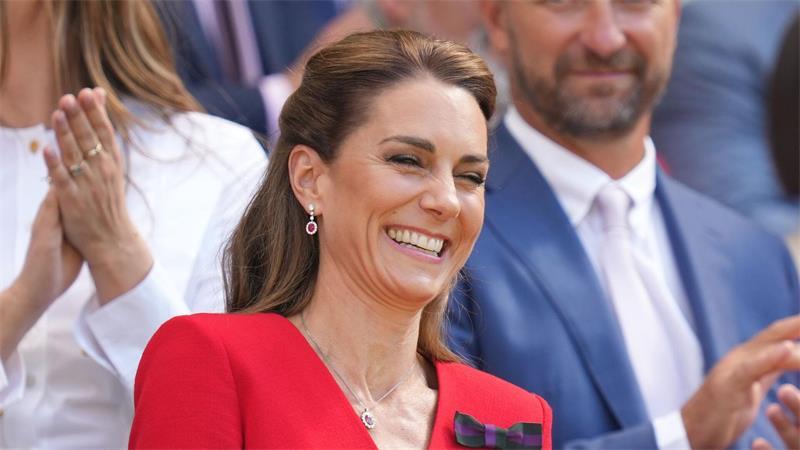 Vor Prinzessin Kate: Noskova gewinnt Wimbledon-Nervenspiel Prinzessin Kate schaute sich das Frauen-Finale an.