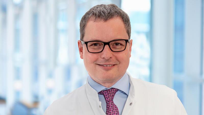 Chefarzt des Elbe Klinikums hält Vortrag zum Thema „Aktuelles zur Herzklappe“ Priv.-Doz. Dr. med. Sebastian Philipp spricht über aktuelle Entwicklungen in der Behandlung von Herzklappenfehlern.