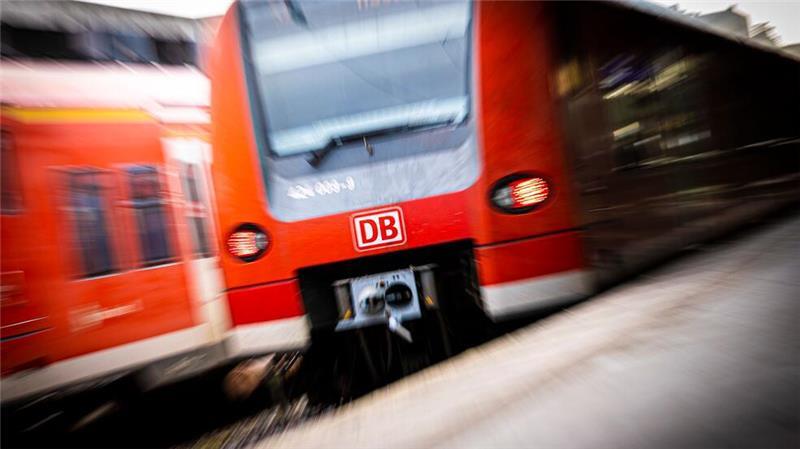 Fahrgastverband klagt: 2024 war ein verlorenes Jahr Pro Bahn fordert eine bessere Vorbereitung auf die neunmonatige Vollsperrung zwischen Hamburg und Berlin. (Archivfoto)