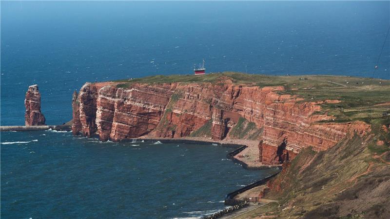 Ölfilm vor Helgoland entdeckt - Bundespolizei ermittelt Proben des Ölfilms vor Helgoland werden vom Bundesamt für Seeschifffahrt und Hydrographie analysiert. (Symbolbild)