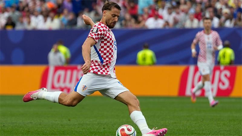 Modric mit Kroatien in der K.-o.-Runde - Auch Ghana weiter Probierte es mehrfach aus der Distanz: Kroatiens Nikola Vlasic.