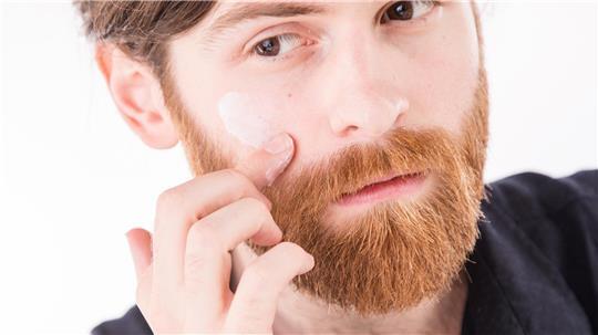 Problematische Substanzen wie Formaldehyd oder Diethylphthalat wurden in den getesteten Gesichtscremes für Männer nicht nachgewiesen.