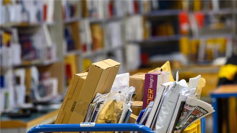 „Mängelmelder Post“: Netzagentur sammelt Beschwerden Probleme bei der Paketzustellung? Keine Postfiliale in der Nähe? Der Mängelmelder Post der Bundesnetzagentur nimmt ab sofort Beschwerden entgegen. (Symbolbild)