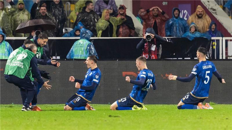 Dzeko, Irak und die Hintertür: Fit für die Playoff-Finals Profis des Kosovo feiern ein Tor. (Archivbild)