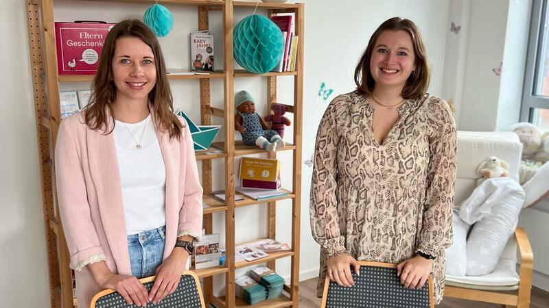 Projektkoordinatorin Nathalie Viebrock (rechts) und ihre Kollegin Kathrin Alsguth hoffen auf viele Bewerber für das Stipendienprogramm.