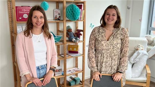 Projektkoordinatorin Nathalie Viebrock (rechts) und ihre Kollegin Kathrin Alsguth hoffen auf viele Bewerber für das Stipendienprogramm.