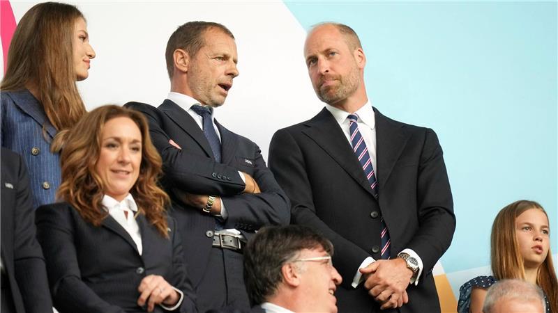 Im Elfmeterschießen: England gewinnt EM-Finale gegen Spanien Prominentester England-Fan: Prinz William (hinten r.).