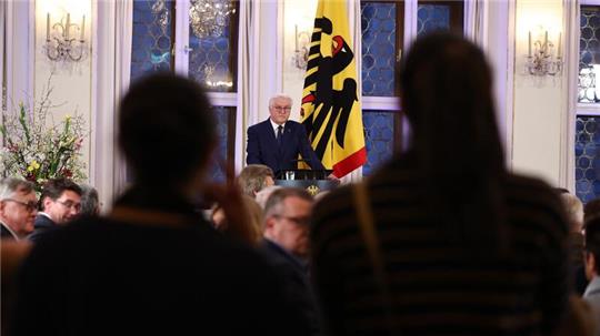 Propalästinensische Demonstranten unterbrechen die Rede von Bundespräsident Frank-Walter Steinmeier in Leipzig.