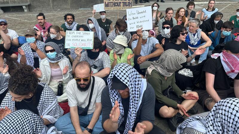 Propalästinensischer Protest auf dem Gelände der Humboldt-Universität Berlin.