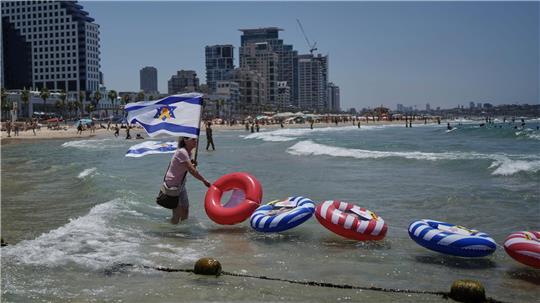 Protest am Strand von Tel Aviv, Israel: Angehörige fordern Freilassung der Hamas-Geiseln.