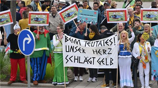 Protest am Tag der Hauptversammlung: Commerzbank-Beschäftigte kämpfen für Eigenständigkeit