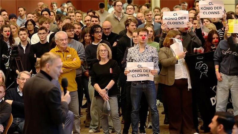 Protest mit Clownsnasen: Störer unterbrechen Lindner-Rede bei Wahlkampfauftritt