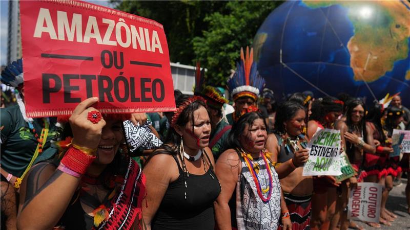 Protest mit Tradition: Indigene Gruppen fordern auf der COP30 in farbenfrohen Aktionen Klimaschutz