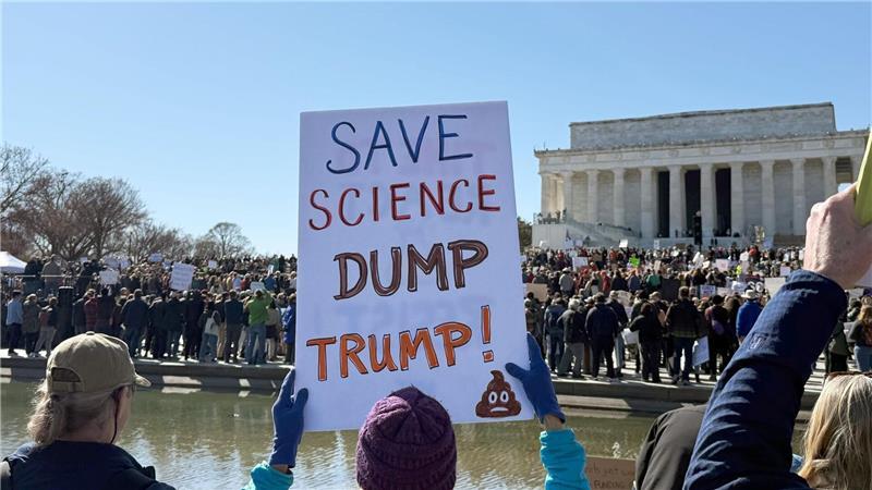 „Rettet die Wissenschaft“: US-Proteste gegen Trumps Politik Proteste gegen die Regierung: „Rettet die Wissenschaft - Weg mit Trump!“