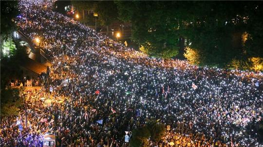 Proteste in Georgien gegen das „russische Gesetz“.