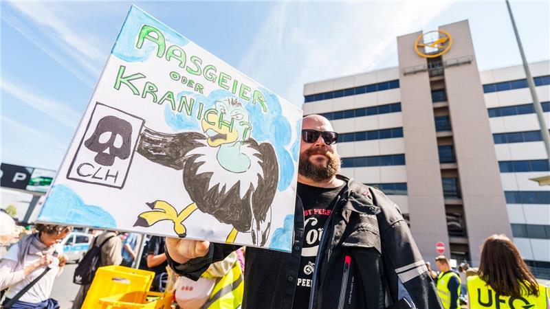 Proteste von Beschäftigten begleiten das Lufthansa-Jubiläum.