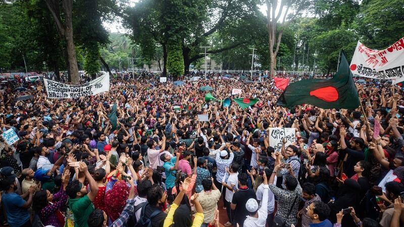 Zwei Tote bei neuen Demonstrationen in Bangladesch Protestierende fordern Gerechtigkeit.