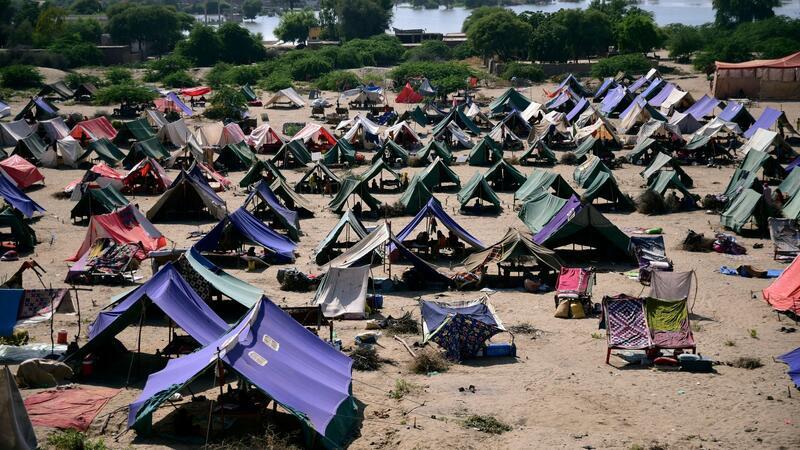Provisorische Unterkünfte für Flutopfer in der Provinz Sindh: Dem Entwicklungsministerium stehen im Haushaltsjahr 2024 rund 11,2 Milliarden Euro zur Verfügung. In Zukunft könnte es weniger Geld sein.