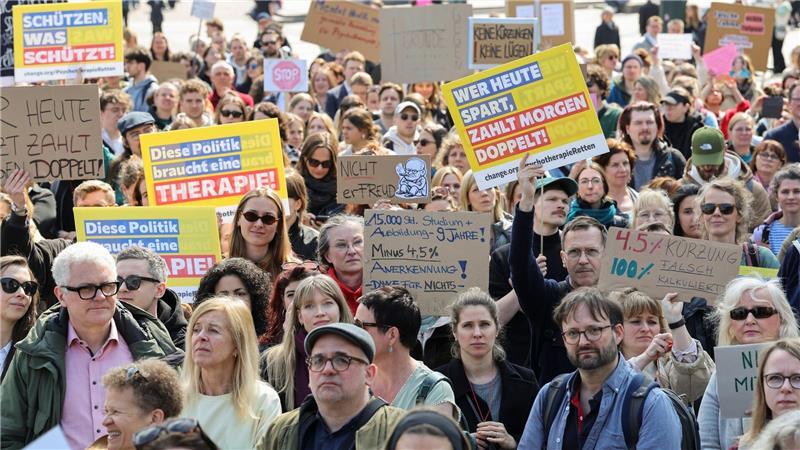 Psychotherapeuten kritisieren Honorarkürzungen lautstark.
