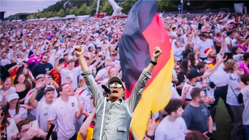 Public Viewing in der Nacht? Deutsche WM-Fans müssen mitunter lange wach bleiben. (Archivbild)