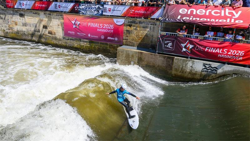 Die Finals: Vier Tage Sommermärchen für 24 Sportarten Publikumsmagnet bei den Finals: Surfen auf der Leine.