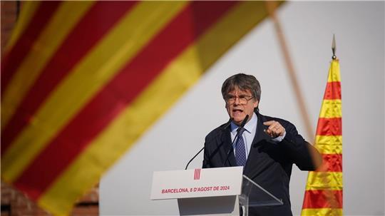 Puigdemont lebt seit Jahren im Exil - er könnte aber Spanien in eine Krise stürzen. (Archivbild)