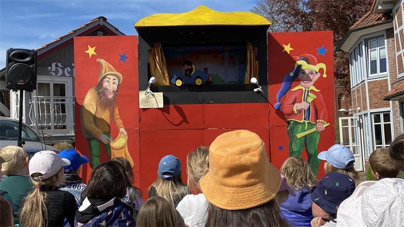 Puppentheater ist ebenfalls auf dem Jahrmarkt zu sehen - am Samstag und Sonntag.