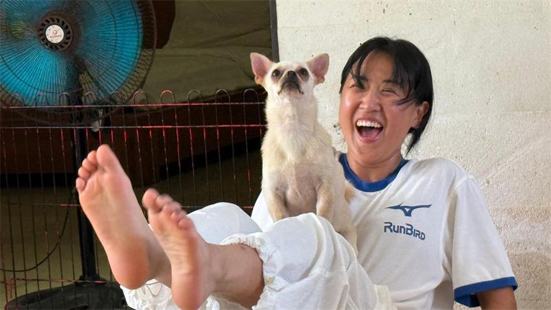 Puppy Yoga macht die Menschen glücklich - aber es gibt Schattenseiten.