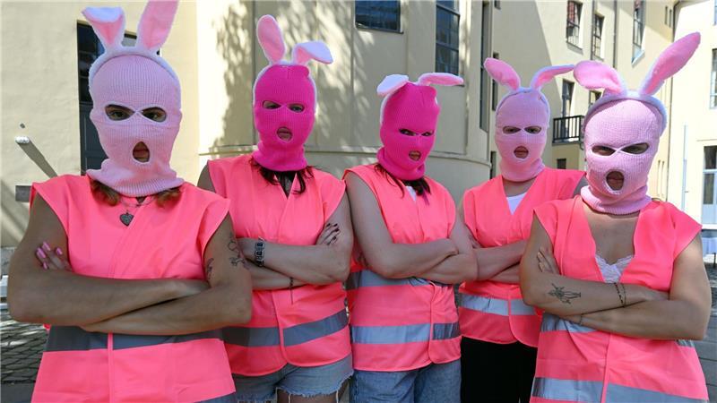 Push-TAN-Bunnys - Jahresschau „summaery 2025“ auf dem Campus der Bauhaus-Universität