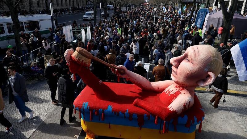 Nawalnaja gegen Putin in Berlin Putin-Gegner demonstrieren in Berlin.